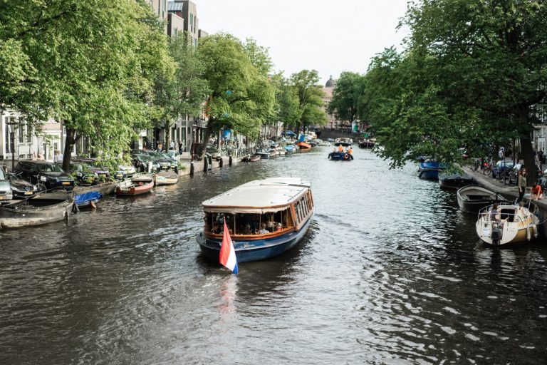 Article | On a loué un bateau pour se balader sur le canal de la Garonne, et on a adoré !