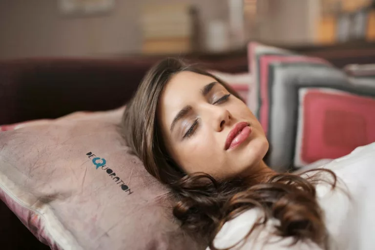 Article | Le mouth taping favorise-t-il vraiment le sommeil ?