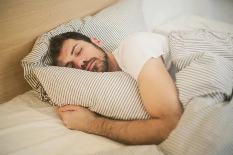 Article | Quel oreiller pour dormir sur le côté ?