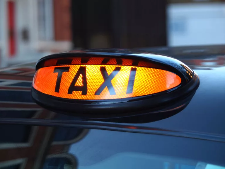 Article | Taxi colis : 5 règles essentielles pour un envoi réussi