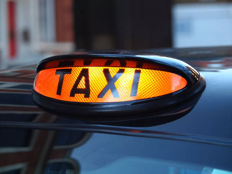 Taxi colis : 5 règles essentielles pour un envoi réussi