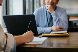 Les principaux pièges du viager sont le calcul de la rente, la fixation du bouquet, les aléas de santé du crédirentier, et les risques liés à la défaillance de l'acheteur.