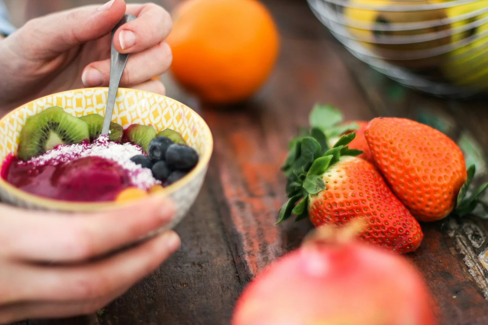 Quel gâteau servir avec une salade de fruits ?