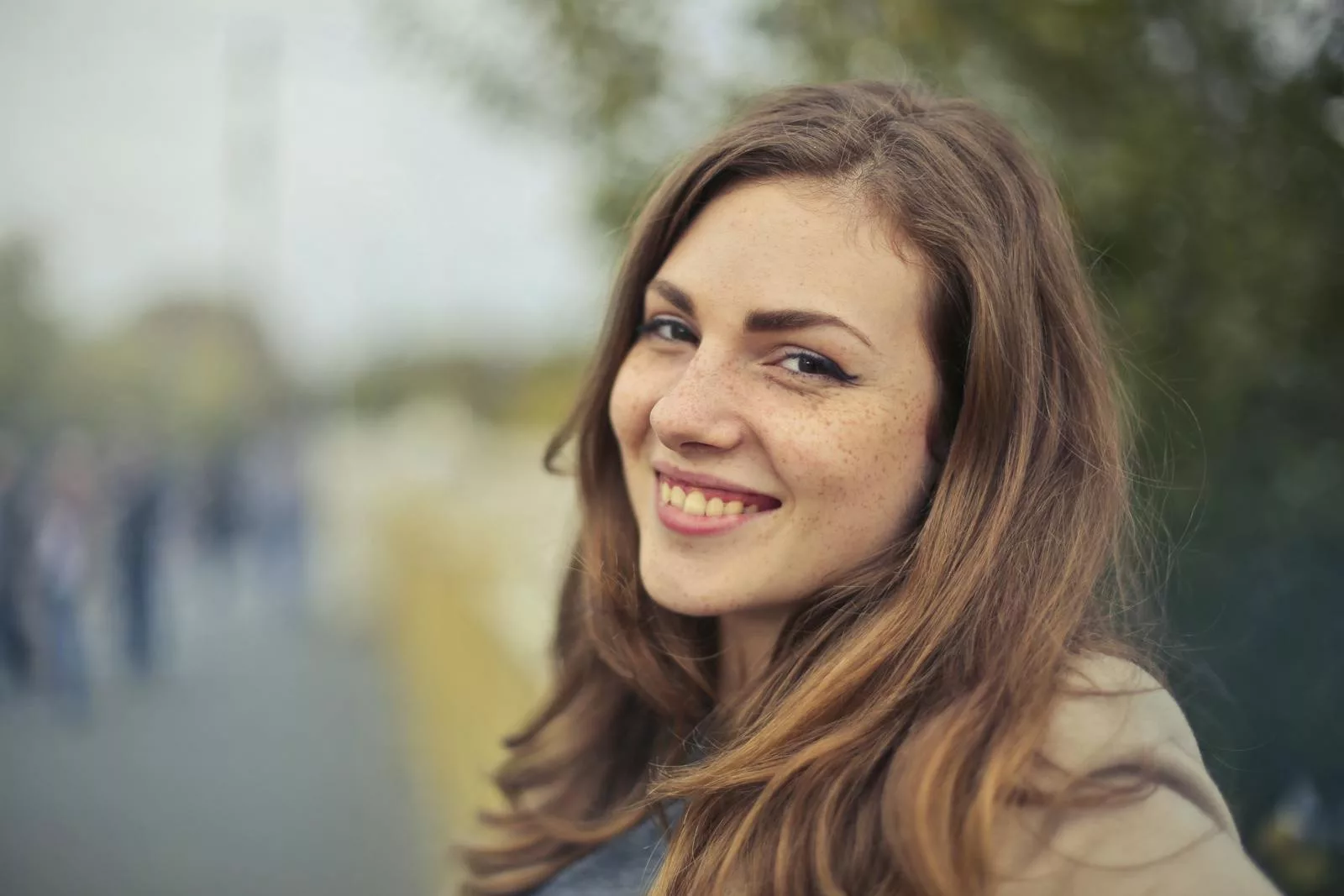 Retrouver sa couleur naturelle demande souvent du temps et de la patience. Vous pouvez choisir de laisser pousser vos cheveux, d'utiliser des colorations temporaires ou de demander de l’aide à un professionnel.