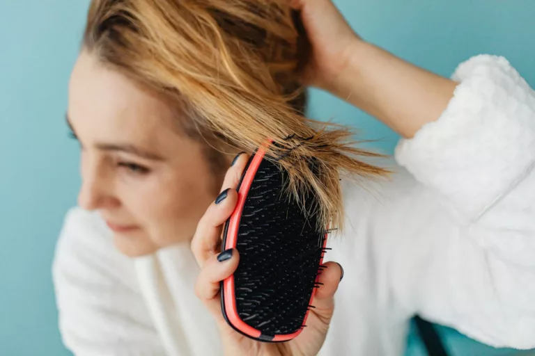 Article | Comment nettoyer une brosse à cheveux ?