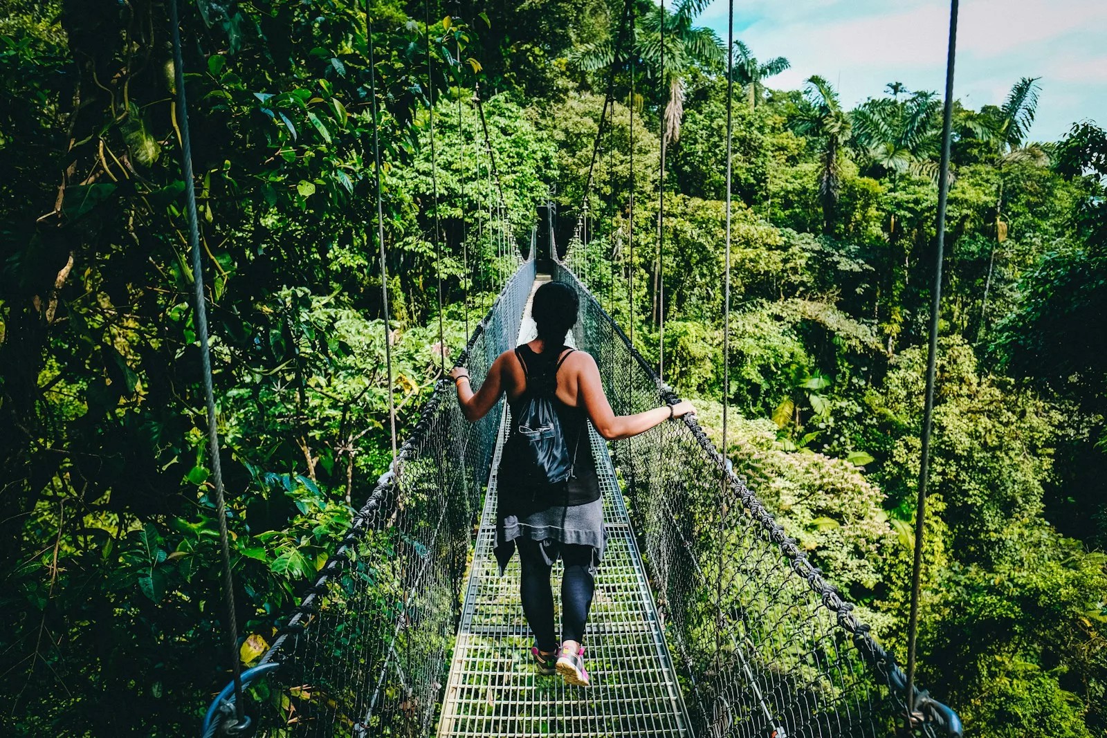 Un itinéraire de 15 jours au Costa Rica vous fait découvrir ses volcans, ses forêts tropicales, ses plages paradisiaques, et sa riche biodiversité.