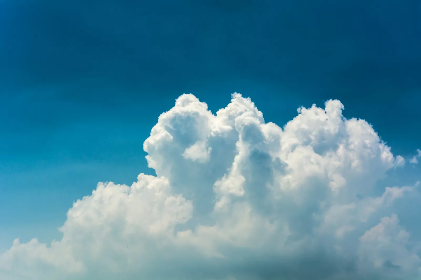 Pourquoi les nuages sont blancs ?