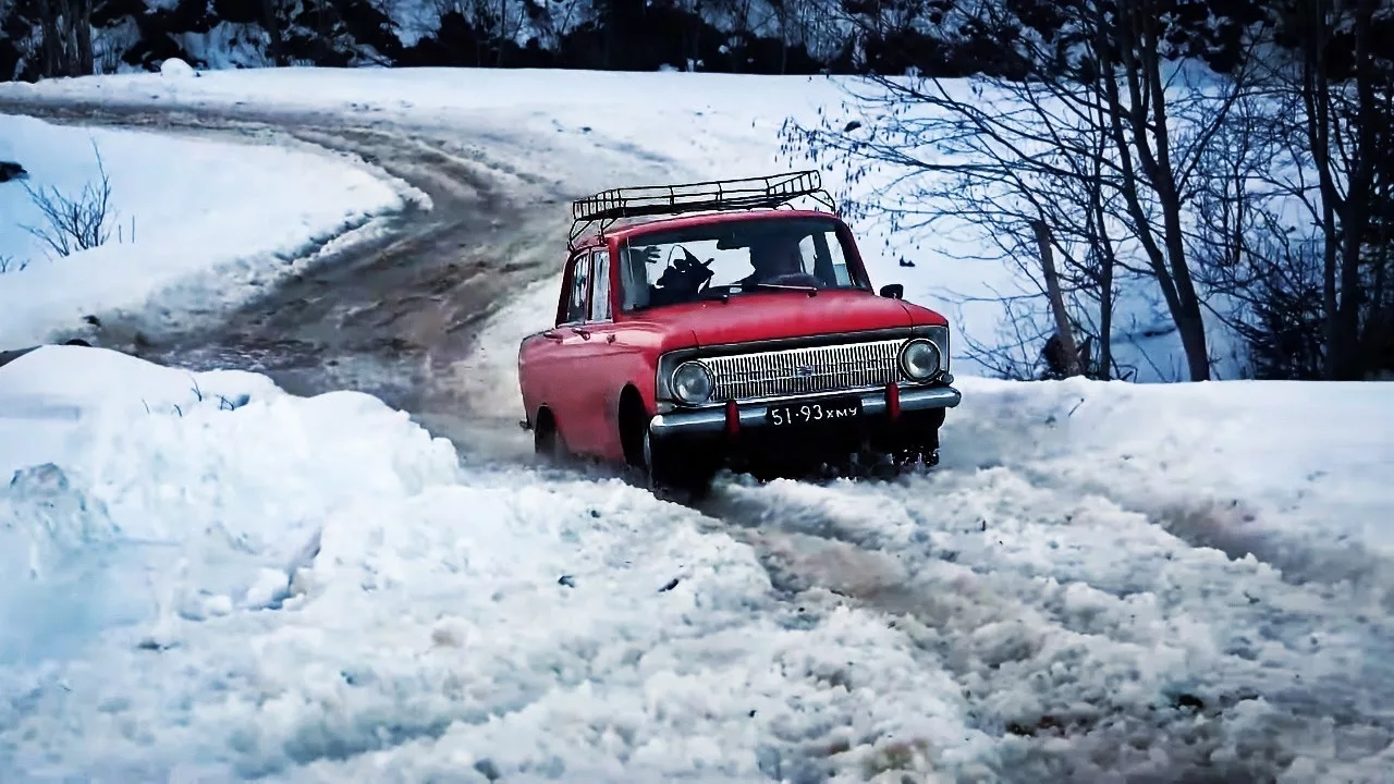 Survivre aux routes des Carpates : l'odyssée de Nicolas et sa Moskvich