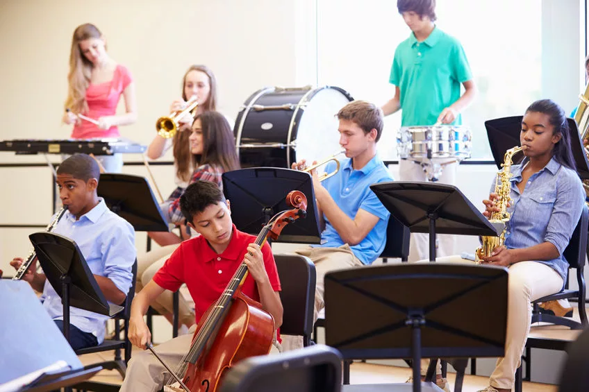 La musique comme catalyseur de cohésion d'équipe : un outil pour stimuler la performance et la collaboration