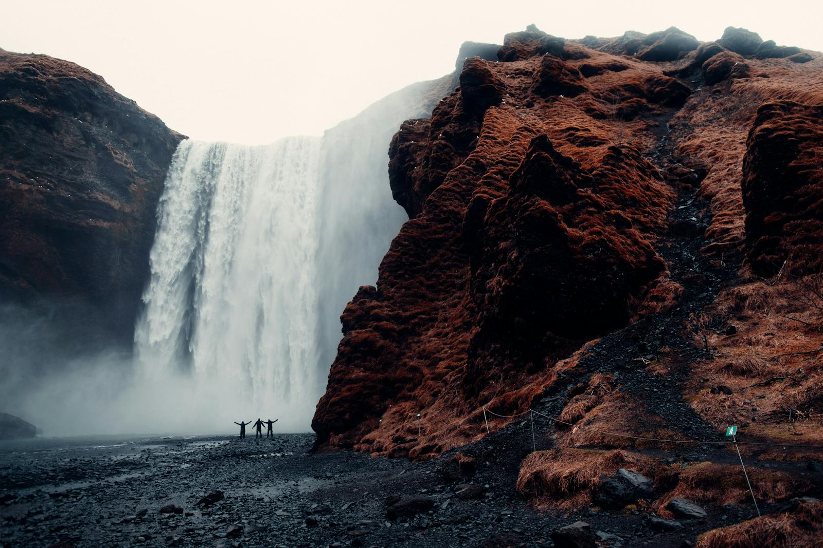 Un itinéraire de 2 semaines en Islande pour découvrir ses incontournables : cascades, glaciers, fjords, plages de sable noir et sources chaudes, avec une boucle depuis Reykjavik jusqu'à la péninsule de Snæfellsnes.