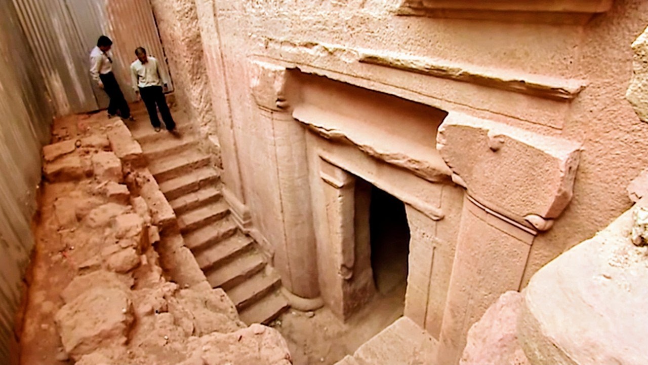 Le royaume des Nabatéens : les fouilles de la nécropole