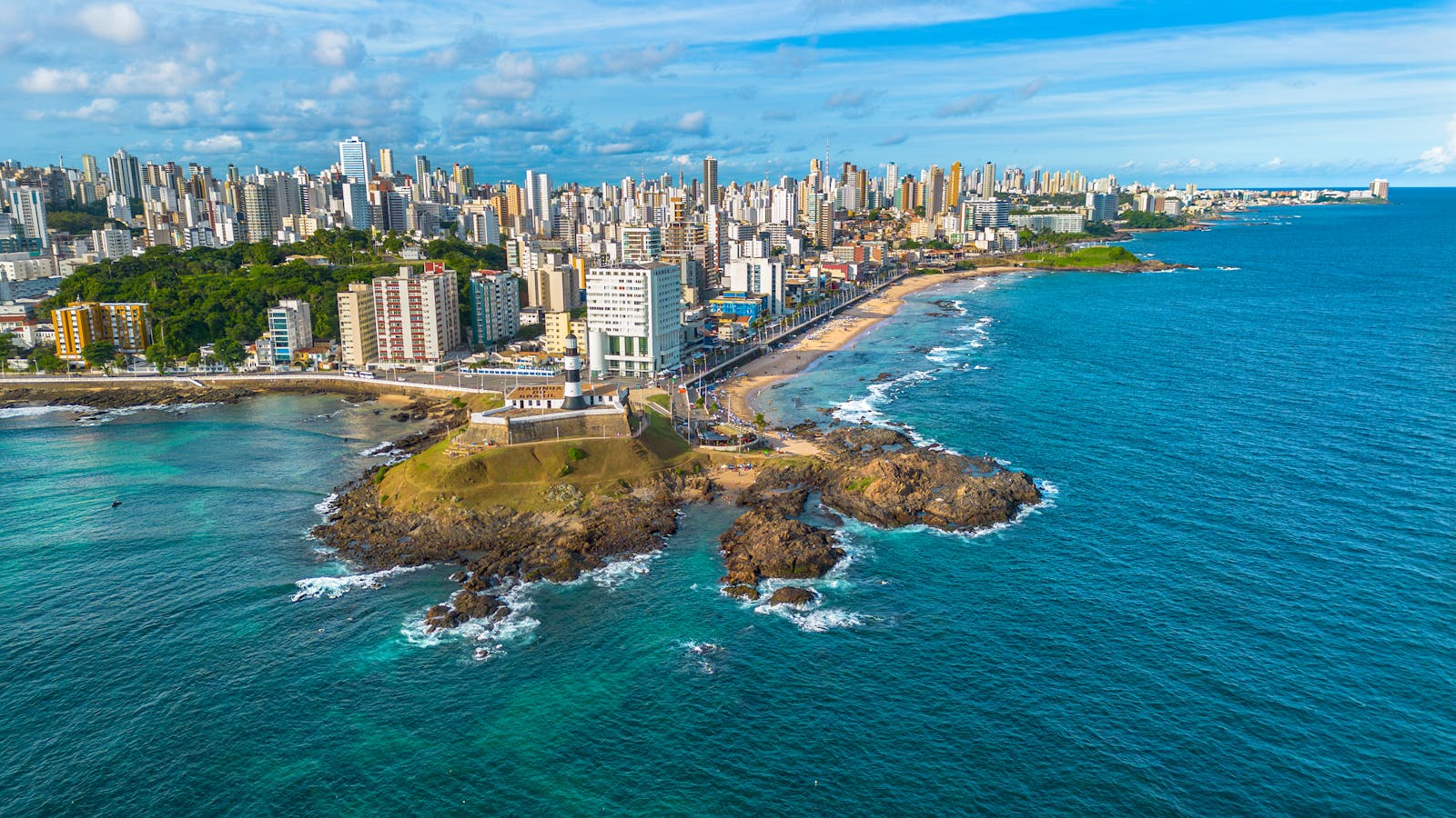 Après l’intensité de l’Amazonie, cap sur Salvador de Bahia, une ville au passé colonial riche et à l’identité culturelle unique.