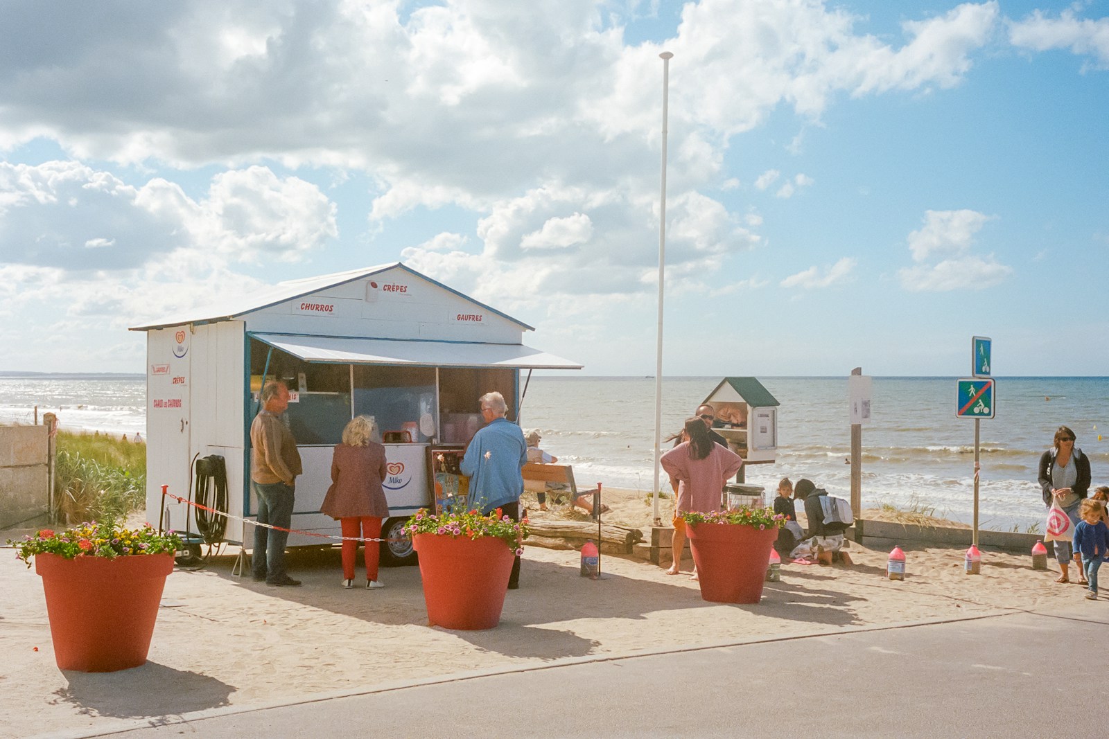 Cabourg et ses environs offrent un mélange parfait de plages romantiques, patrimoine Belle Époque, nature préservée et escapades culturelles, idéales pour une expérience normande authentique et inoubliable.