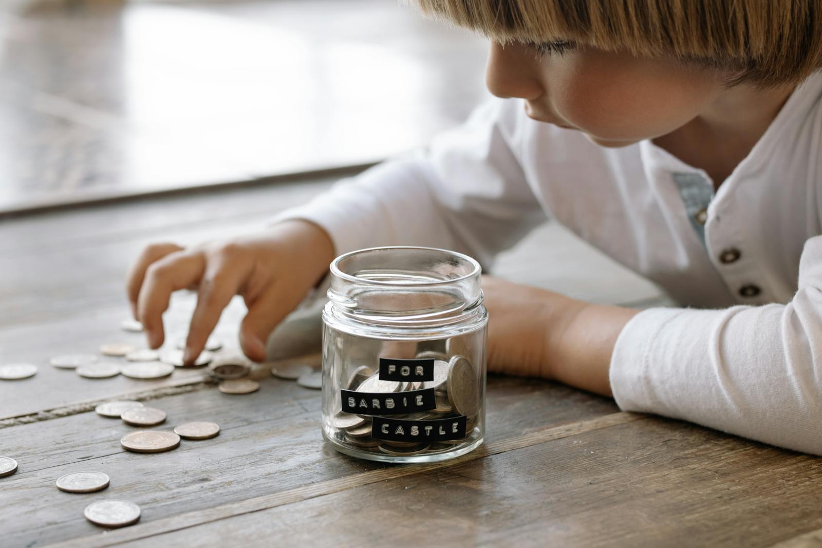 Investir jeune permet de bâtir un patrimoine solide grâce à la capitalisation, en adoptant des stratégies adaptées, diversifiées et disciplinées dès le départ.