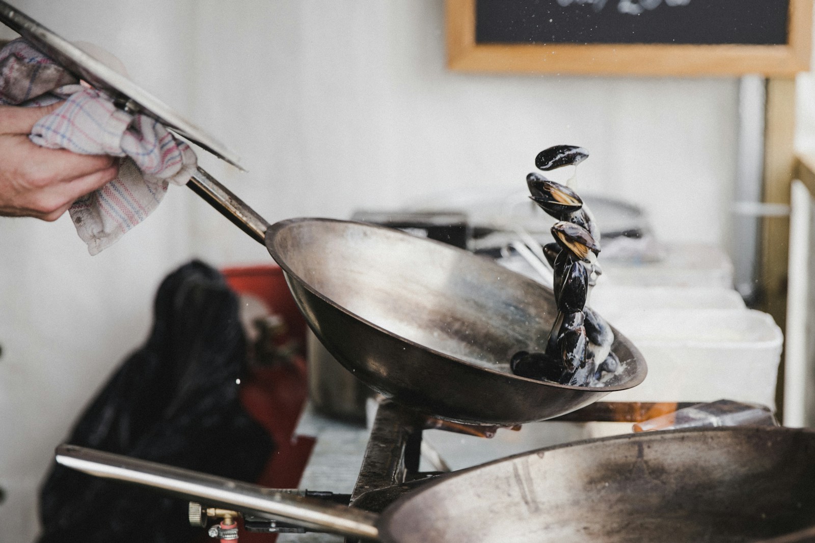 Comment nettoyer une poêle en inox ?