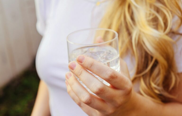 Article | Hydratation : combien d’eau devons-nous consommer quotidiennement ?