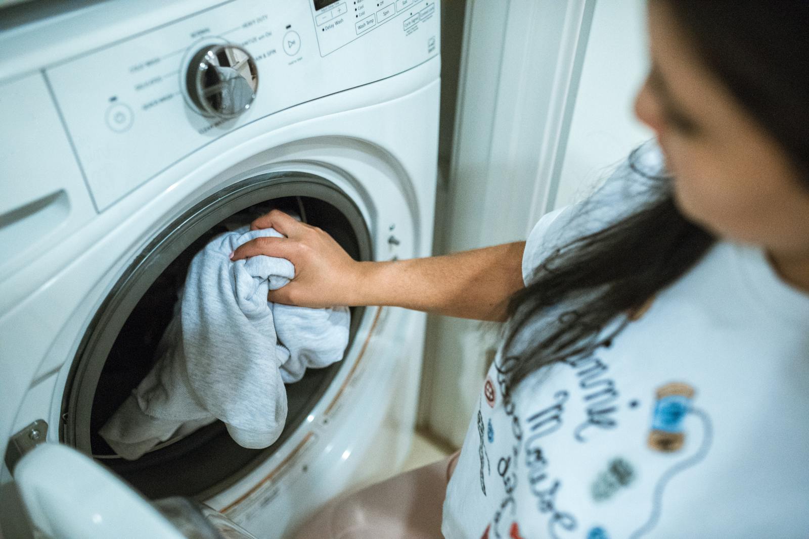 Les machines à laver modernes offrent de nombreuses options et programmes spéciaux qui facilitent l’entretien du linge.