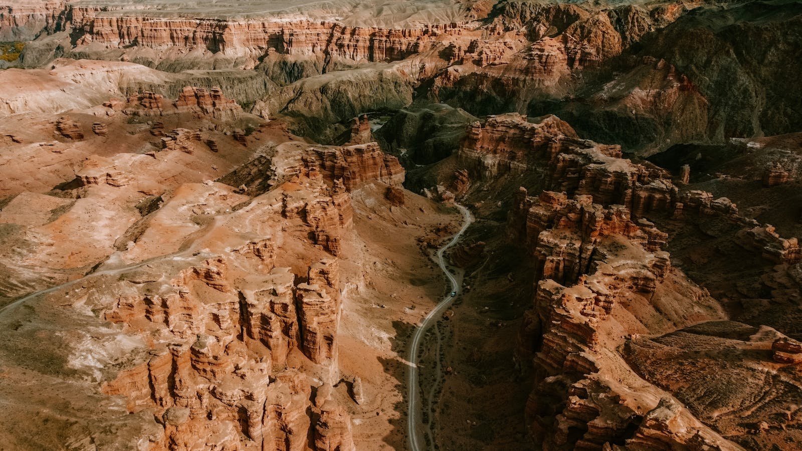 Outre sa beauté naturelle, le Canyon de Charyn revêt également une importance culturelle et historique.