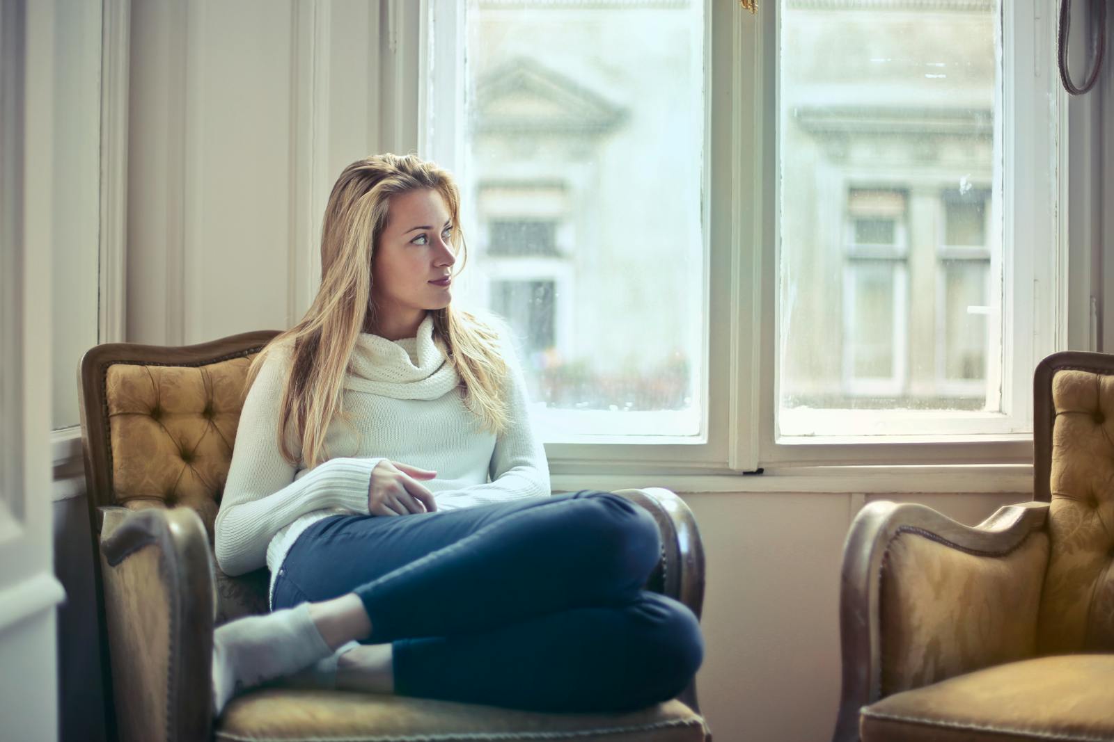 Pour pratiquer l'autohypnose, il est important de commencer par créer un environnement calme et propice à la relaxation.