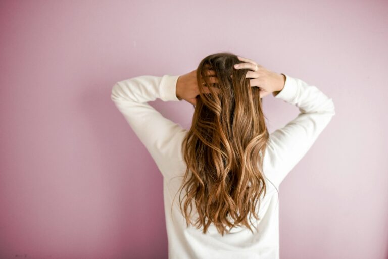 Article | À quelle fréquence devrait-on se laver les cheveux chaque semaine ?