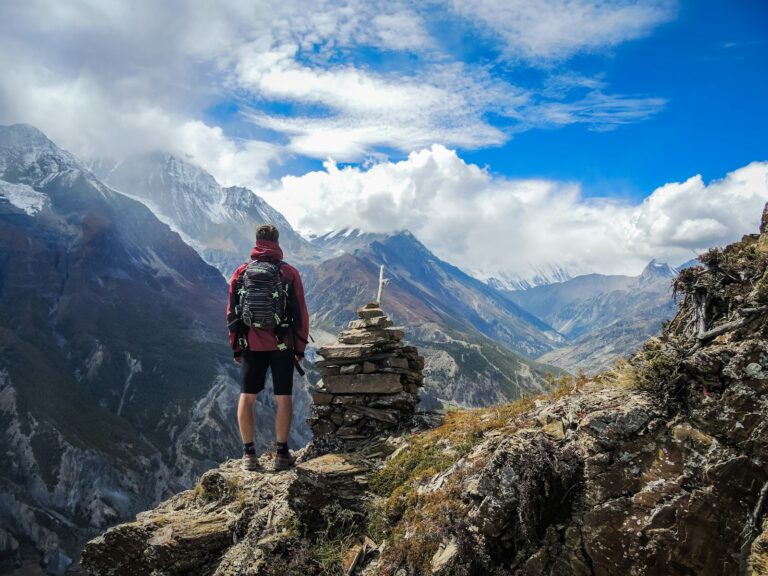 Article | Préparez-vous pour une randonnée en montagne : l’essentiel à emporter