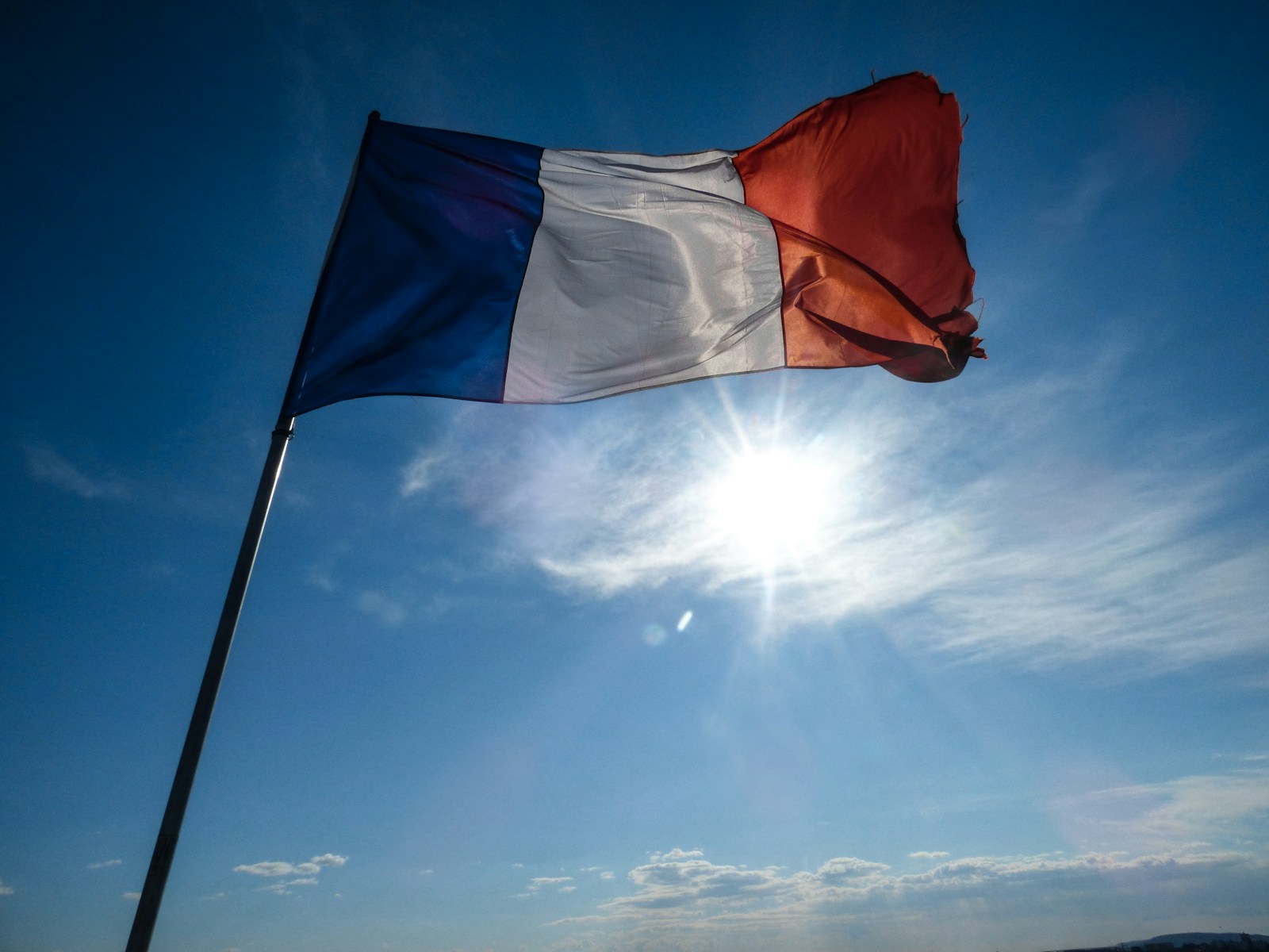 Quelles sont les origines des couleurs bleu, blanc et rouge du drapeau français ?