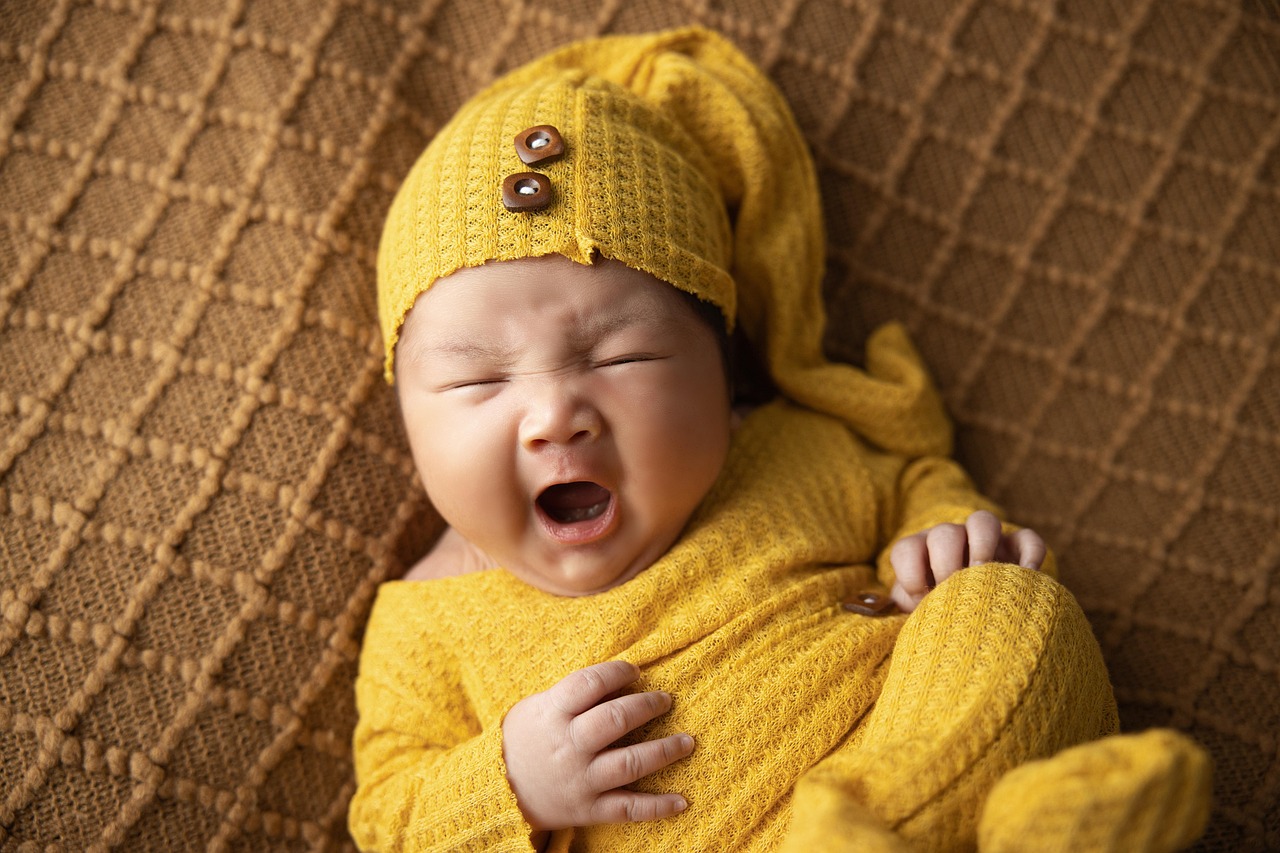 Un nouveau-né n’aura pas les mêmes besoins qu’un bébé qui commence à ramper ou marcher.